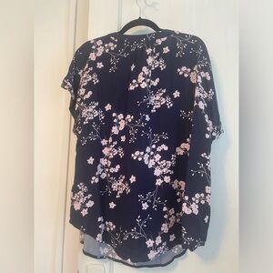 New‎ with tags GAP V NECK TOP
NAVY FLORAL